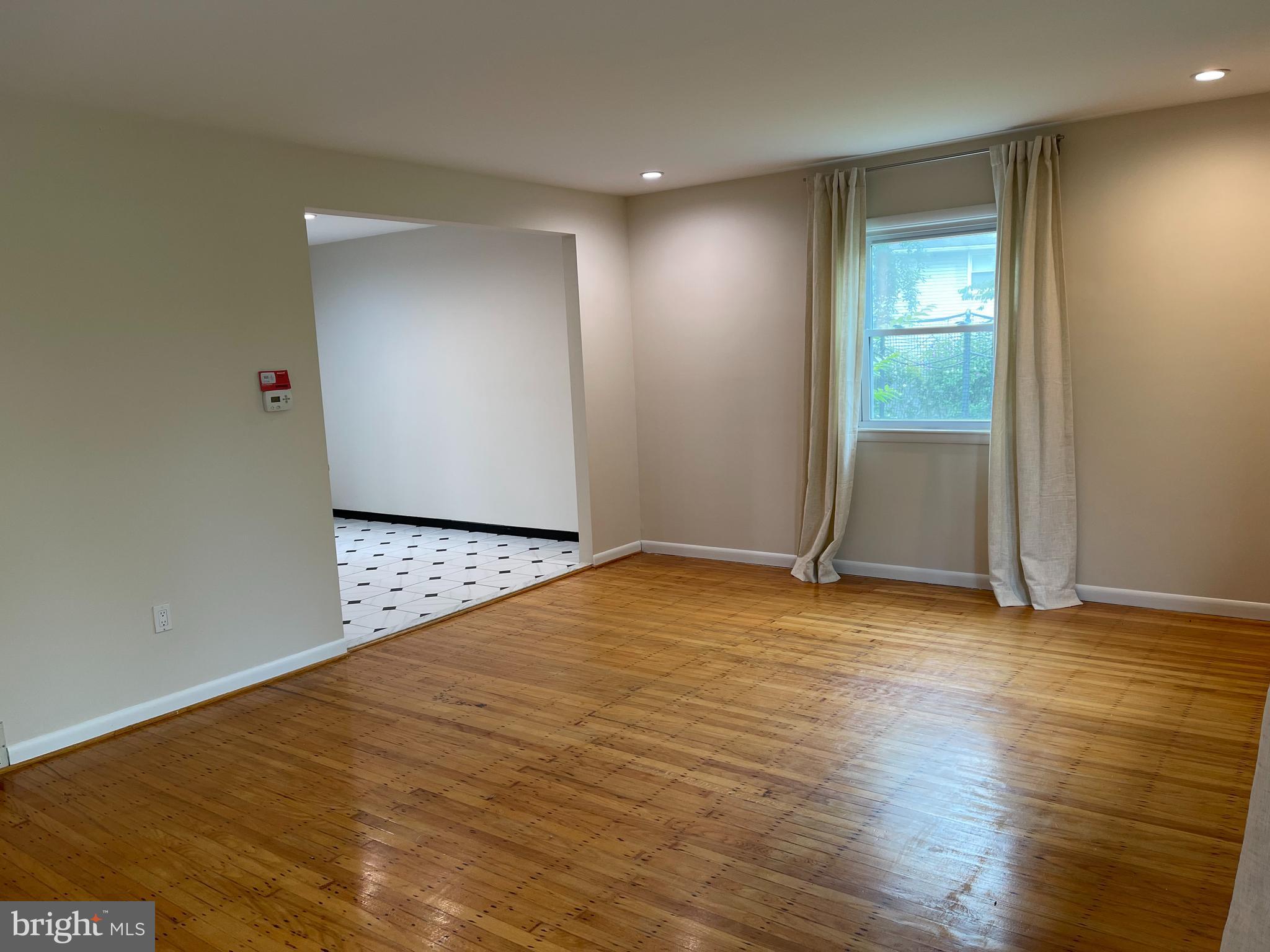 134 Valleybrook Road East Cherry Hill, NJ 08034 - Photo 3 of 14 Living room