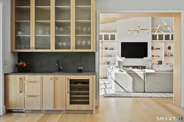 $8,696,000 | 688 Hulls Farm Road, Fairfield, CT 06890