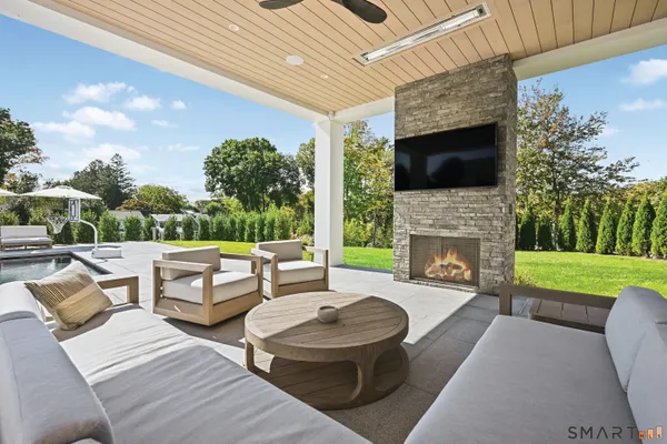 $8,696,000 | 688 Hulls Farm Road, Fairfield, CT 06890