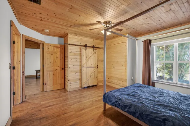 a view of livingroom with furniture