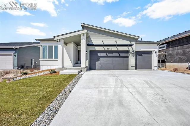 a view of a house with backyard and porch