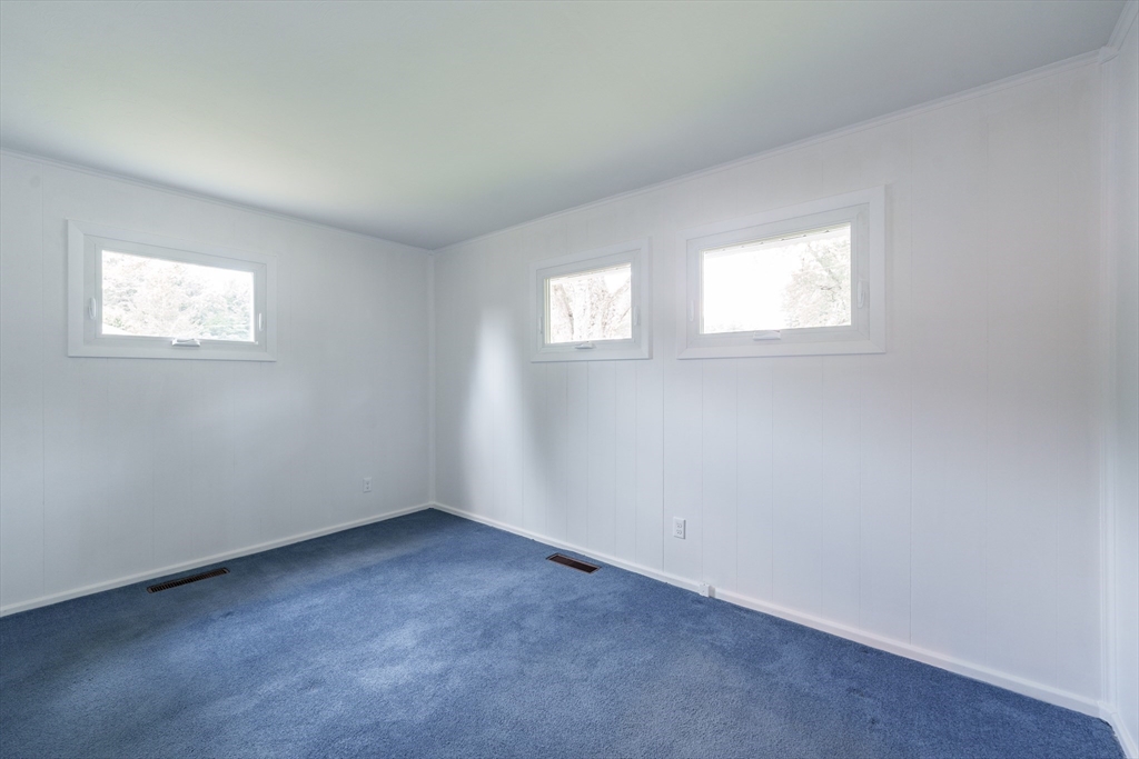 24 Higgins Street Springfield, MA 01108 - Photo 13 of 32