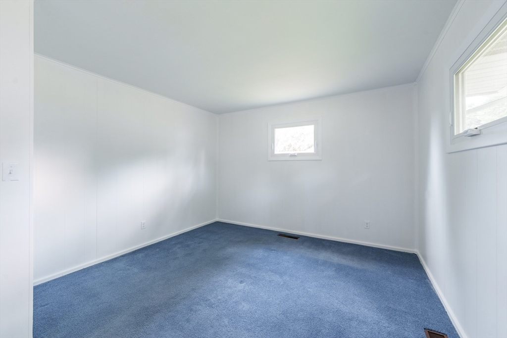 24 Higgins Street Springfield, MA 01108 - Photo 14 of 32