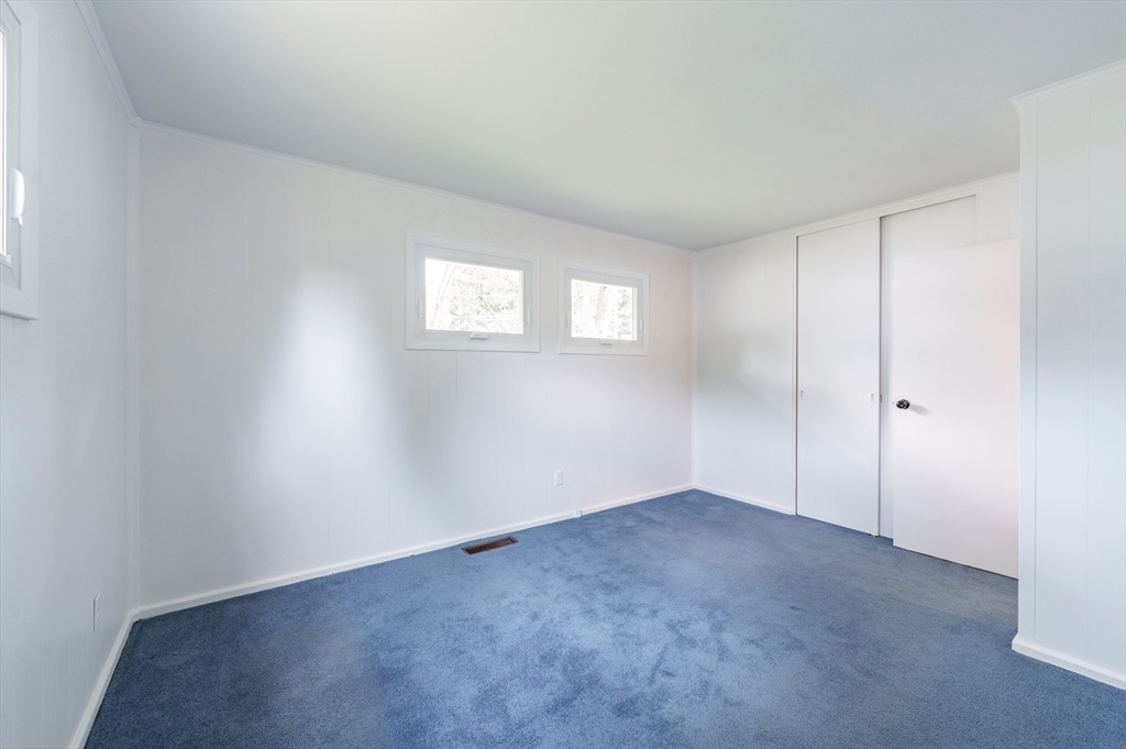 24 Higgins Street Springfield, MA 01108 - Photo 16 of 32