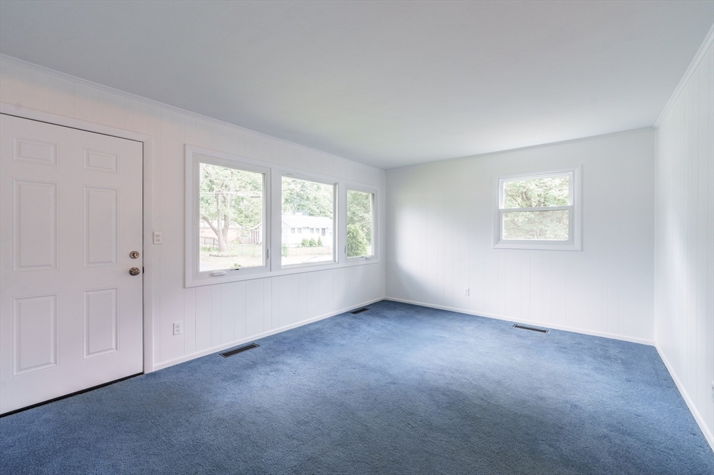 24 Higgins Street Springfield, MA 01108 - Photo 2 of 32