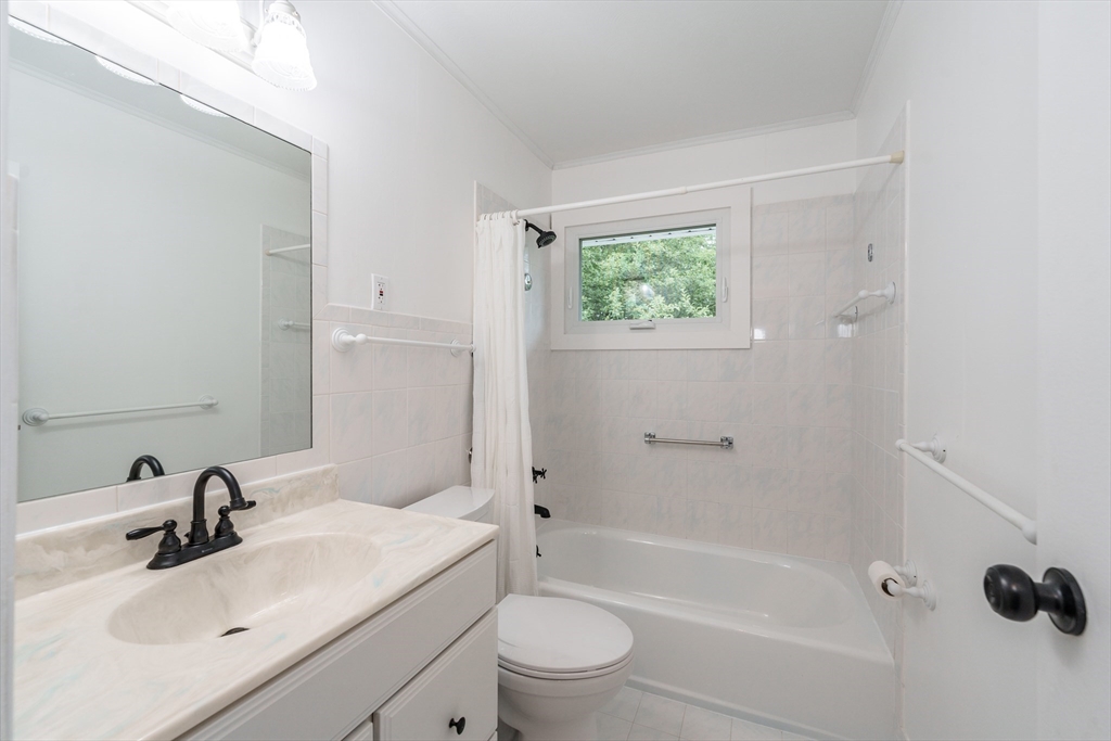 24 Higgins Street Springfield, MA 01108 - Photo 9 of 32