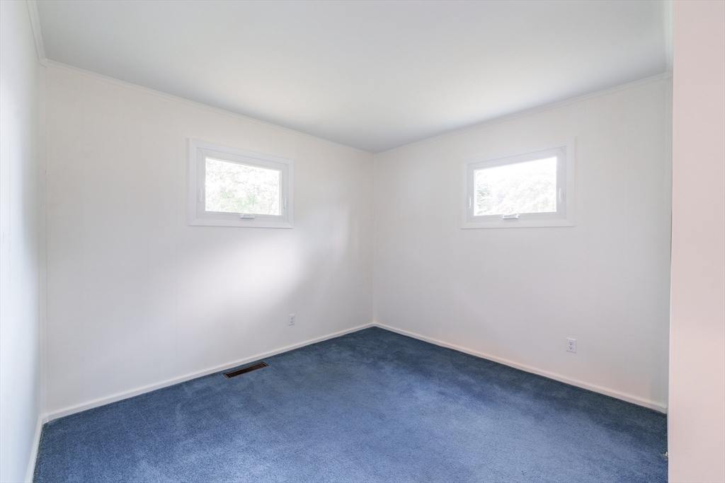 24 Higgins Street Springfield, MA 01108 - Photo 10 of 32