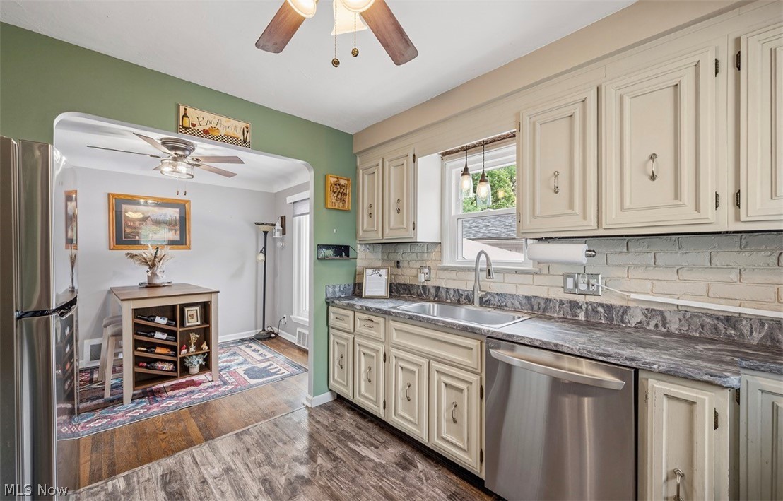 977 Learidge Road Lyndhurst, OH 44124 - Photo 13 of 42 Gallery Image 13