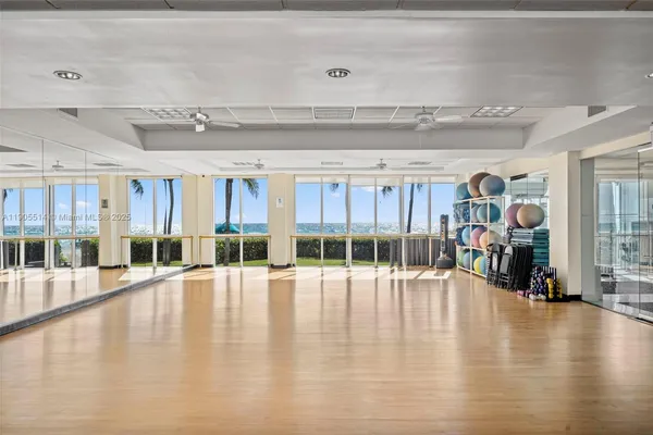 $2,295,000 | 16500 Collins Avenue, Unit TH8, Sunny Isles Beach, FL 33160