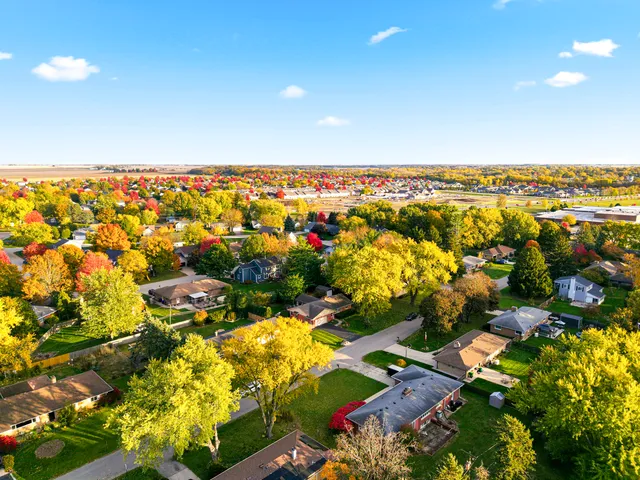 $339,000 | 1360 Florence Drive, Sycamore, IL 60178