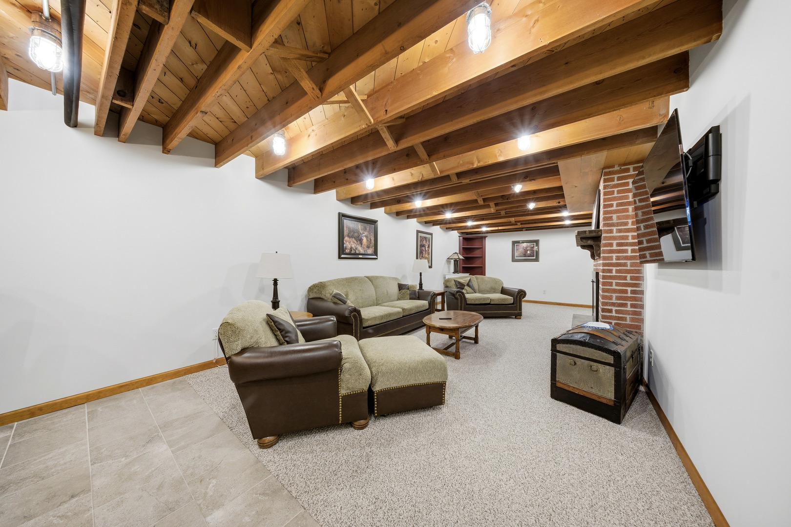 1360 Florence Drive Sycamore, IL 60178 - Photo 37 of 48 a living room with furniture
