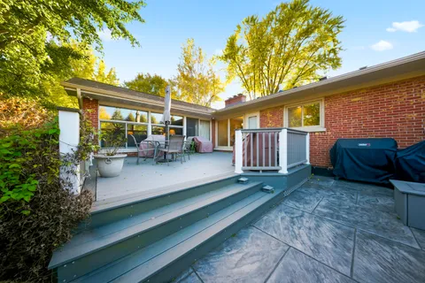 a view of a backyard with sitting area and furniture