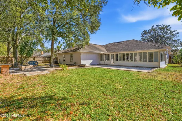 a view of yard and tree