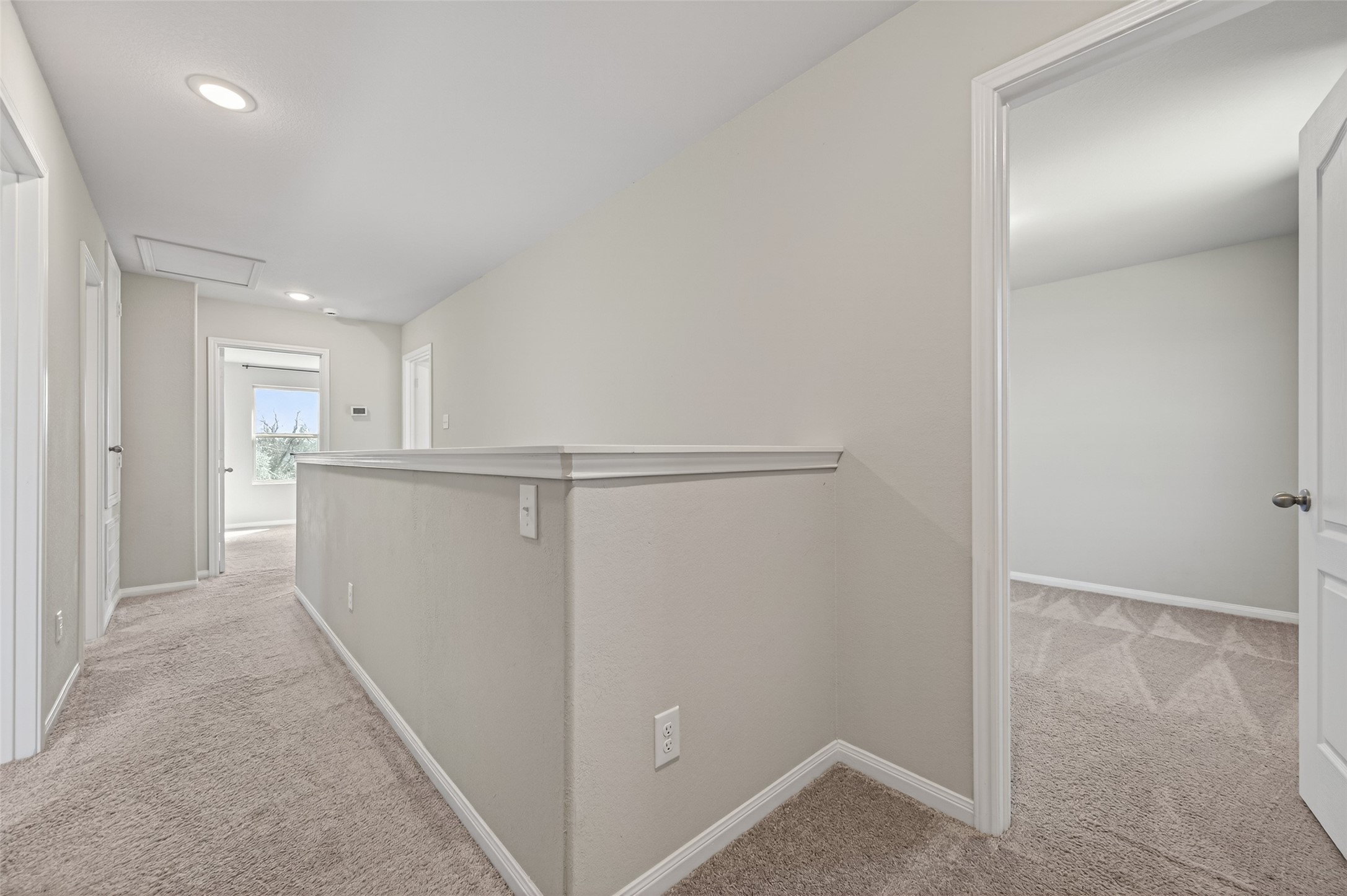 940 21st Street Hempstead, TX 77445 - Photo 14 of 32 a view of a hallway with an empty space