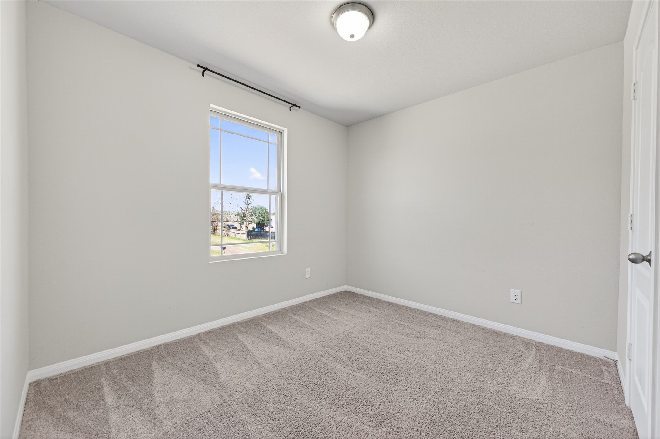 940 21st Street Hempstead, TX 77445 - Photo 25 of 32 an empty room with a window