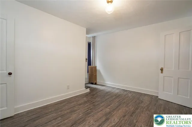 a view of livingroom and hardwood floor