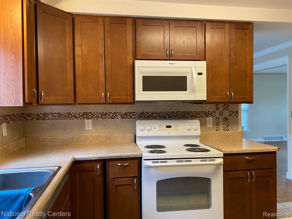 426 Moross Road Grosse Pointe, MI 48236 - Photo 12 of 36