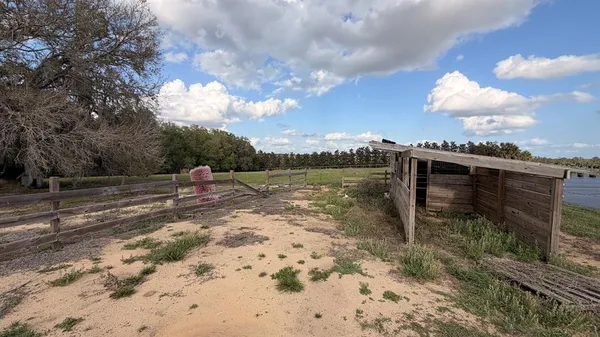 $750,000 | 23100 Southeast Highway 42, Umatilla, FL 32784