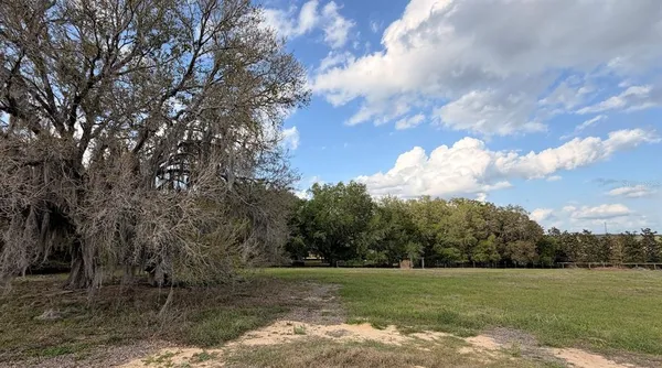 $750,000 | 23100 Southeast Highway 42, Umatilla, FL 32784