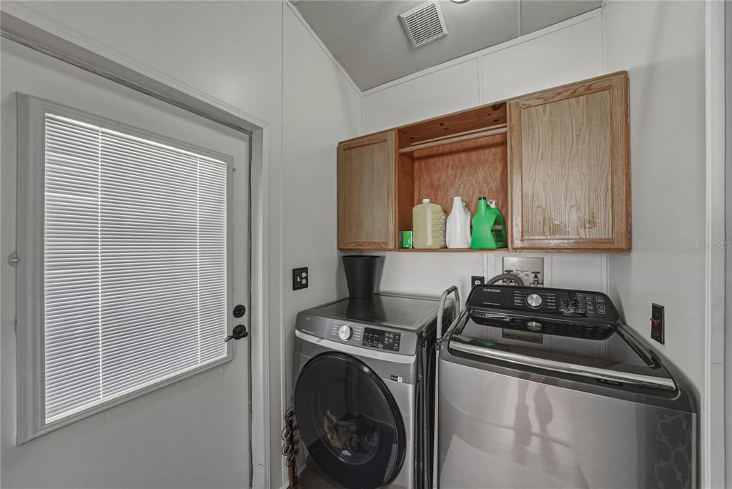 4695 Turner Road Mulberry, FL 33860 - Photo 22 of 51 a kitchen with a stove a sink and cabinets