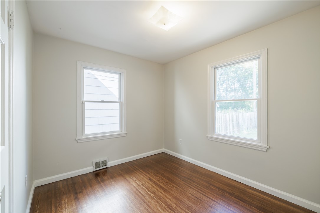 910 Whitlock Road Irondequoit, NY 14609 - Photo 15 of 21