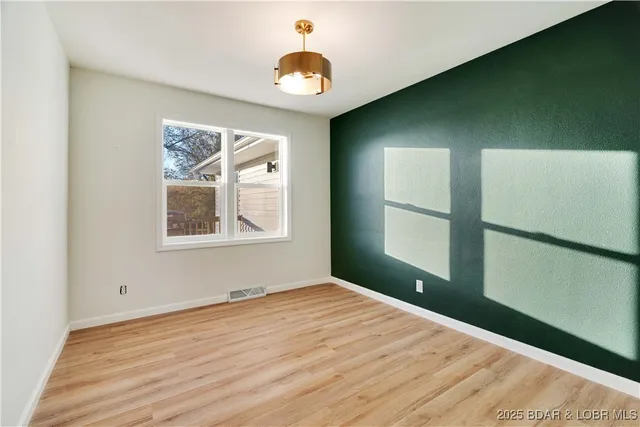 $284,900 | 303 North Chestnut Street, Eldon, MO 65026