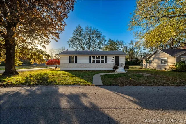 $284,900 | 303 North Chestnut Street, Eldon, MO 65026