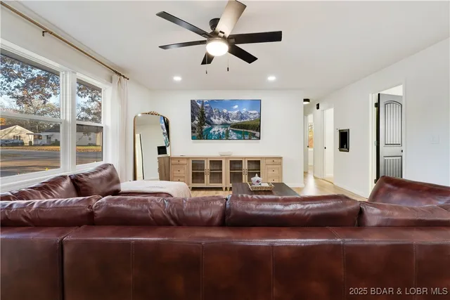 $284,900 | 303 North Chestnut Street, Eldon, MO 65026