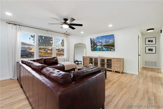 $284,900 | 303 North Chestnut Street, Eldon, MO 65026