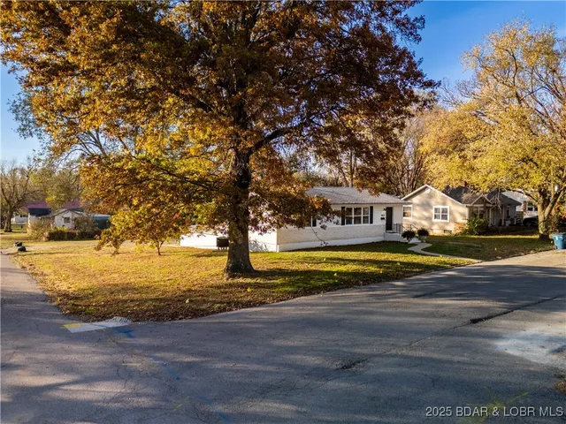 $284,900 | 303 North Chestnut Street, Eldon, MO 65026