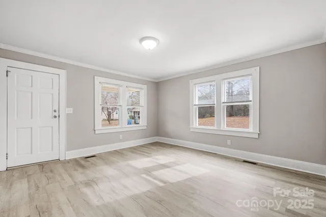 $250,000 | 1529 4th Street Northeast, Hickory, NC 28601