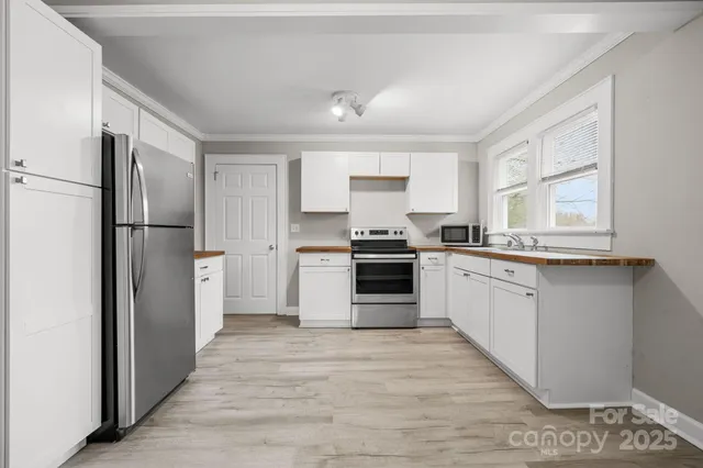 $250,000 | 1529 4th Street Northeast, Hickory, NC 28601