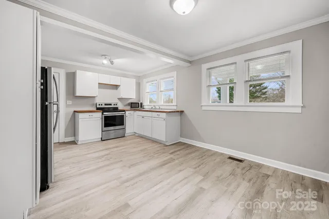 $250,000 | 1529 4th Street Northeast, Hickory, NC 28601