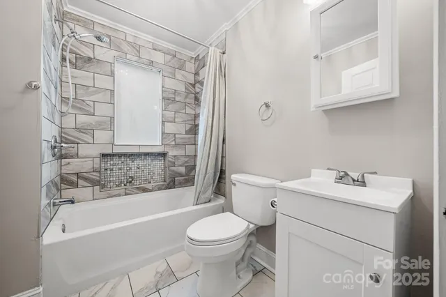 $250,000 | 1529 4th Street Northeast, Hickory, NC 28601