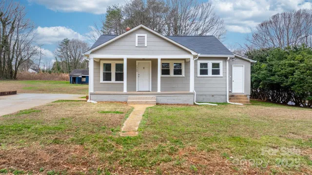 $250,000 | 1529 4th Street Northeast, Hickory, NC 28601