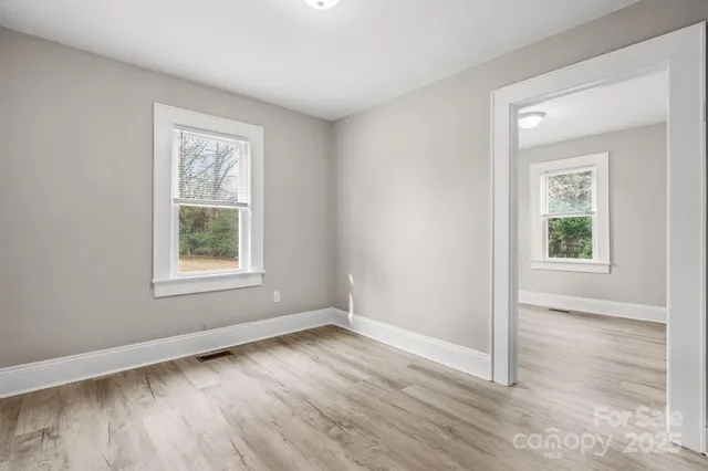 $250,000 | 1529 4th Street Northeast, Hickory, NC 28601