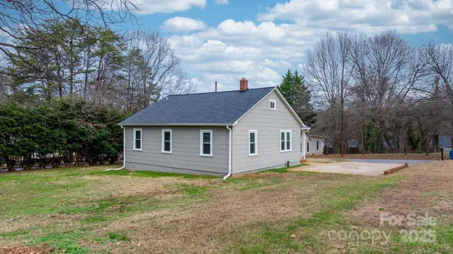 $250,000 | 1529 4th Street Northeast, Hickory, NC 28601