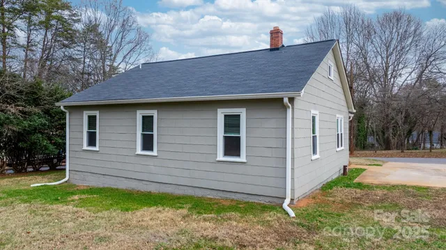 $250,000 | 1529 4th Street Northeast, Hickory, NC 28601