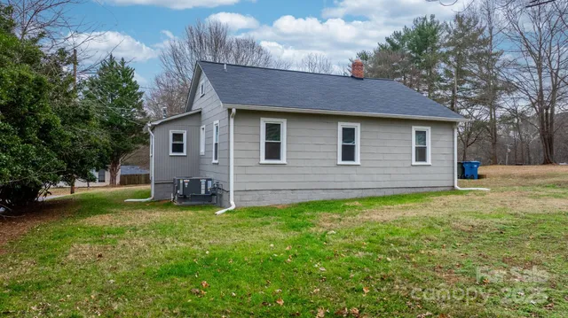 $250,000 | 1529 4th Street Northeast, Hickory, NC 28601