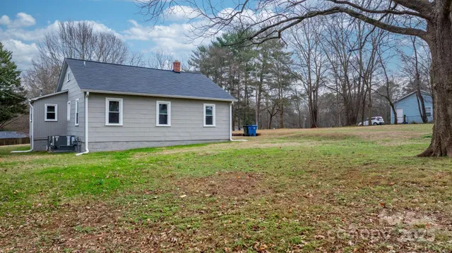 $250,000 | 1529 4th Street Northeast, Hickory, NC 28601