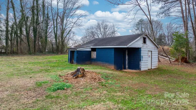 $250,000 | 1529 4th Street Northeast, Hickory, NC 28601