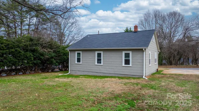 $250,000 | 1529 4th Street Northeast, Hickory, NC 28601