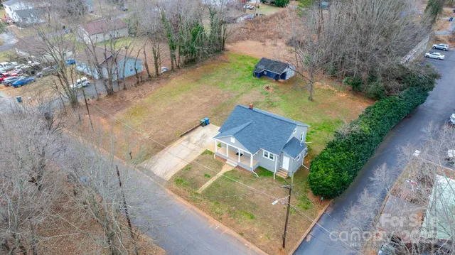 $250,000 | 1529 4th Street Northeast, Hickory, NC 28601