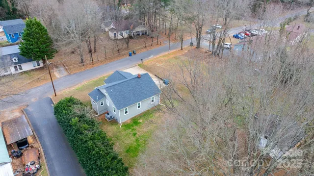 $250,000 | 1529 4th Street Northeast, Hickory, NC 28601