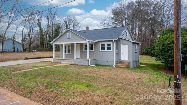 $250,000 | 1529 4th Street Northeast, Hickory, NC 28601