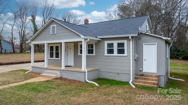 $250,000 | 1529 4th Street Northeast, Hickory, NC 28601