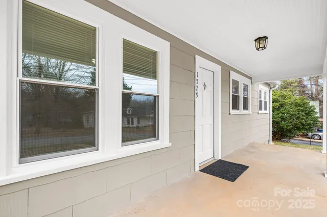 $250,000 | 1529 4th Street Northeast, Hickory, NC 28601
