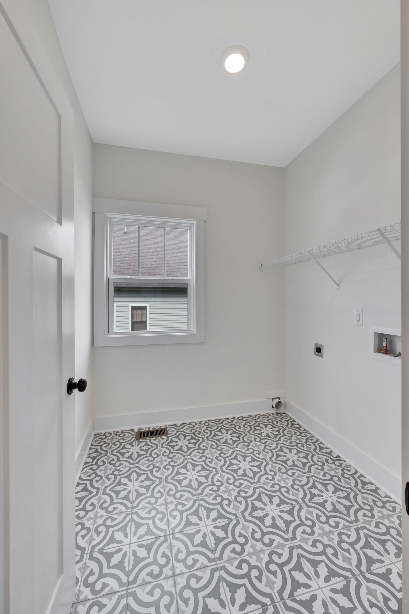 1038 Camden Trail Greenbrier, TN 37073 - Photo 17 of 36 a empty room with a stove and a shower