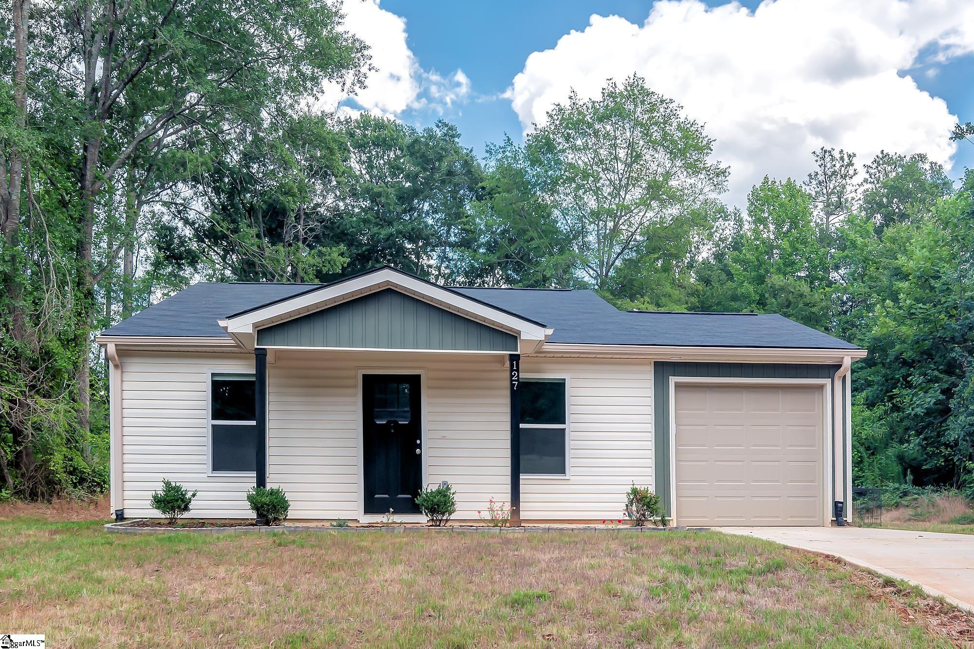 127 State Rd S-42-8233 Inman, SC 29349 - Photo 1 of 35