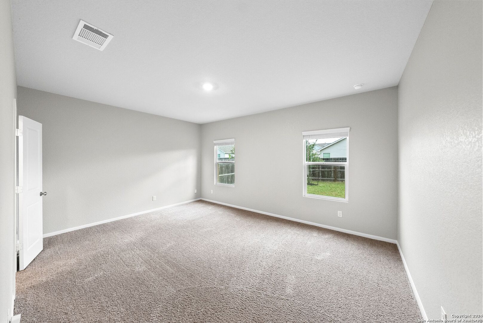 10535 Margarita Loop Converse, TX 78109 - Photo 20 of 51 an empty room with windows
